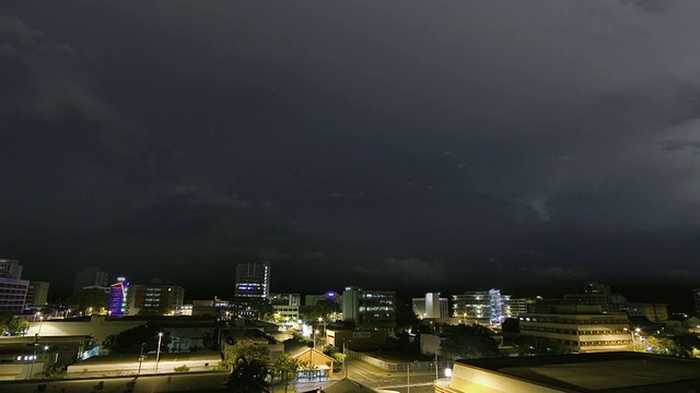 T/L WS ZI澳大利亚北领地，达尔文市夜间有雷雨和闪电视频素材