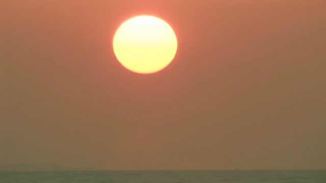 太阳落在地平线后面视频素材