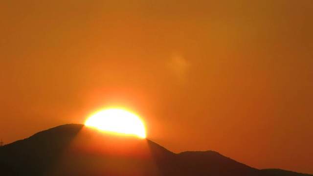 太阳从山后升起视频素材