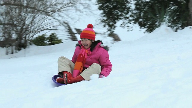 WS TS兄弟(6-7)和姐妹(10-11)在雪/里士满，弗吉尼亚州，美国视频素材