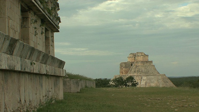 WS addivino(魔术师金字塔)前哥伦布废墟城市玛雅文明/ Uxmal，尤卡坦，墨西哥视频素材