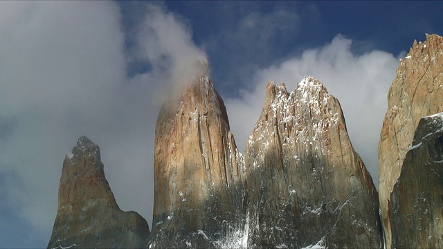 Torres De Paine / Torres De Paine美丽的山，智利视频素材