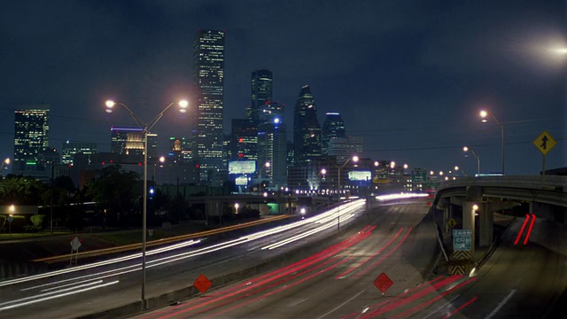 HA WA TIME LAPSE高速公路夜景，在美国德克萨斯州休斯顿的背景视频素材