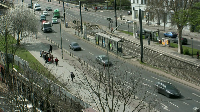 WS T/L交通场景/ Warschauer Strasse, Kreuzberg，德国柏林视频素材