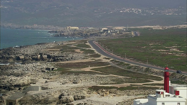 AERIAL WS灯塔，位于葡萄牙里斯本Sintra-Cascais公园的西部边缘视频素材