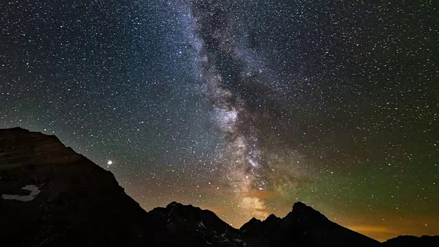 银河时光流逝越过山峰视频素材