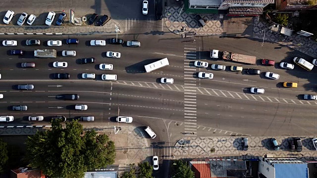 4K夏季航拍交通枢纽、交通十字路口与环线路口的日景。视频素材