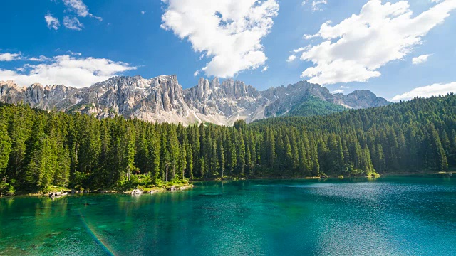 意大利Dolomites的卡瑞萨湖视频素材