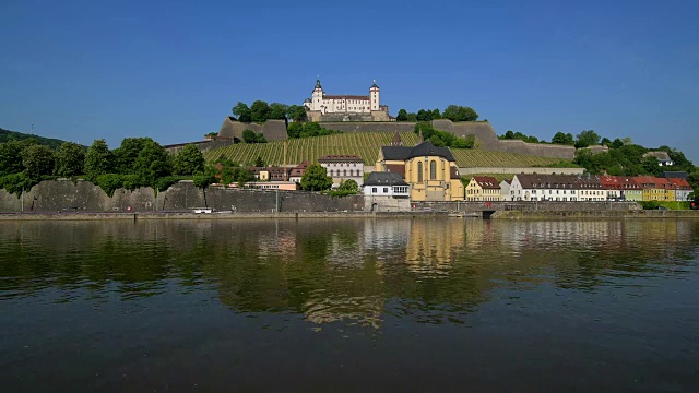 河与城堡马里恩堡，Würzburg, Franconia，德国巴伐利亚州视频素材