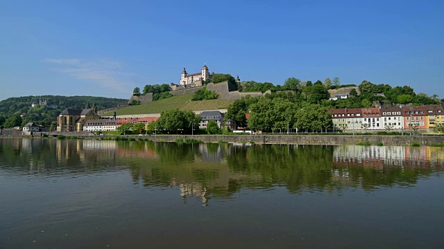 河与城堡马里恩堡，Würzburg, Franconia，德国巴伐利亚州视频素材