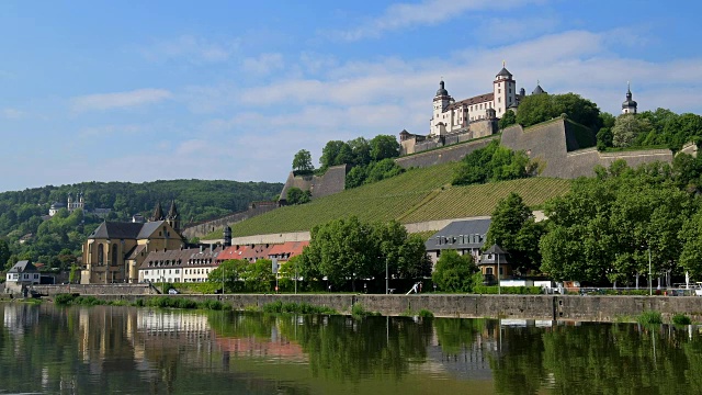 河与城堡马里恩堡，Würzburg, Franconia，德国巴伐利亚州视频素材