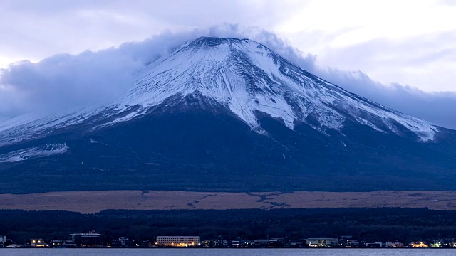 富士山上的山中湖视频素材