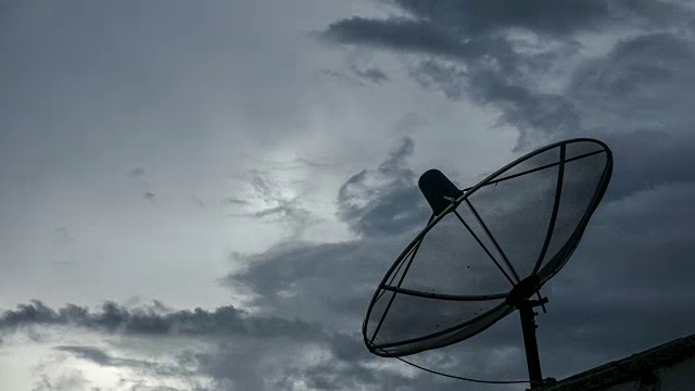 延时:通信卫星碟形天线(变焦镜头)视频素材