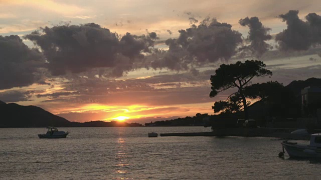 日落在海岸视频素材