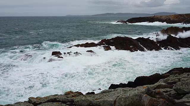 拍摄大西洋在城市La Coruña，西班牙。视频素材