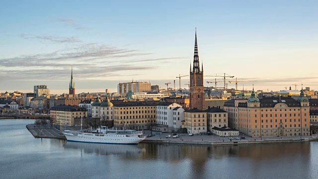 斯德哥尔摩城市天际线时间流逝在Gamla Stan和Slussen，斯德哥尔摩瑞典4K时间流逝视频素材