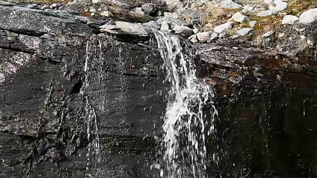 融水在山腰视频素材