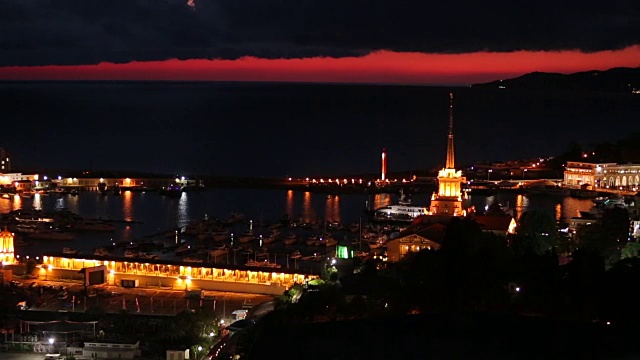 夜晚灯火通明的海港视频素材