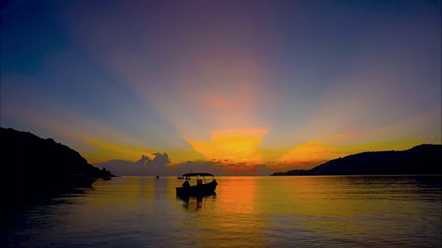 时光流逝，日出升平浮舟视频素材