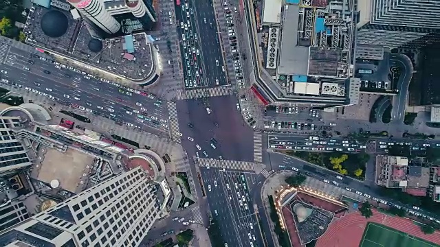 道路横断面鸟瞰图视频素材