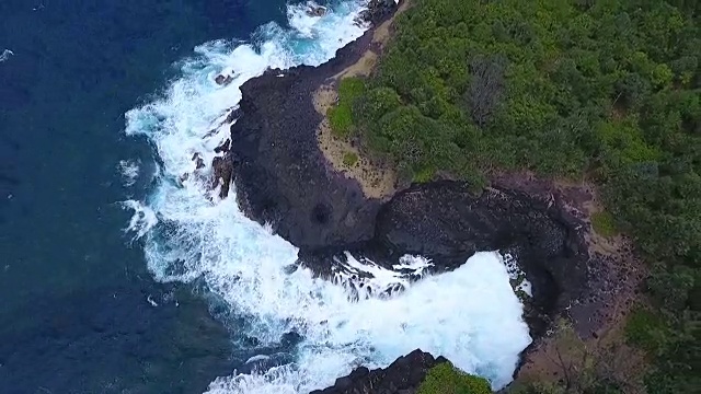 留尼旺岛的海边悬崖视频素材