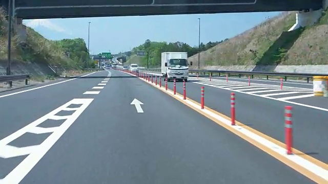 在通往富士山的高速公路上行驶视频素材