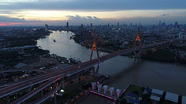 普密蓬桥和河鸟瞰风景在泰国曼谷视频下载