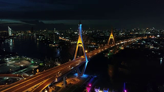 普密蓬桥和河鸟瞰风景在泰国曼谷视频素材