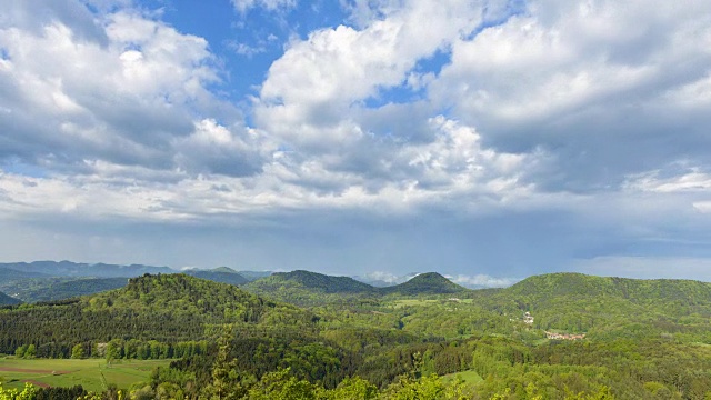 春天的风景，Vorderweidenthal, Pfälzerwald，莱茵兰-普法尔茨，德国视频素材