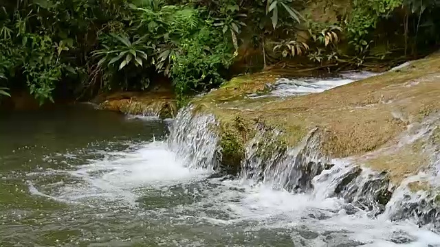 瀑布在泰国视频素材