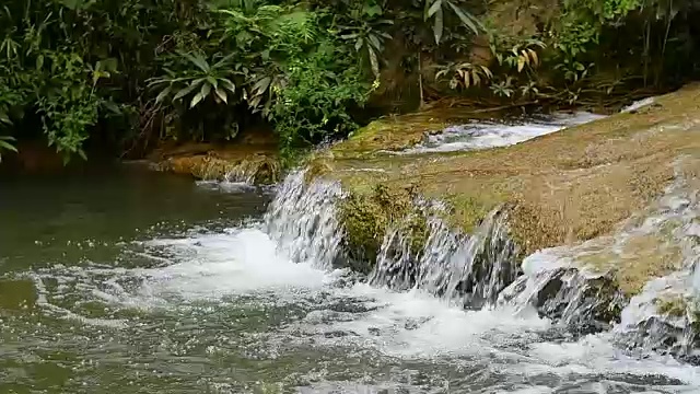 瀑布在泰国视频素材