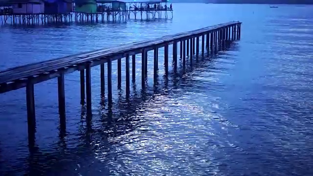 泰国海滩早上下大雨视频素材