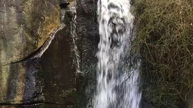 岩石瀑布背景视频素材