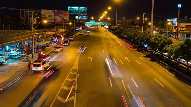 T/L PAN多彩的夜间交通在曼谷，泰国视频素材