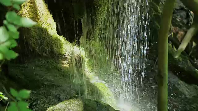 慢镜头，瀑布，高山溪流，高速帧率视频素材