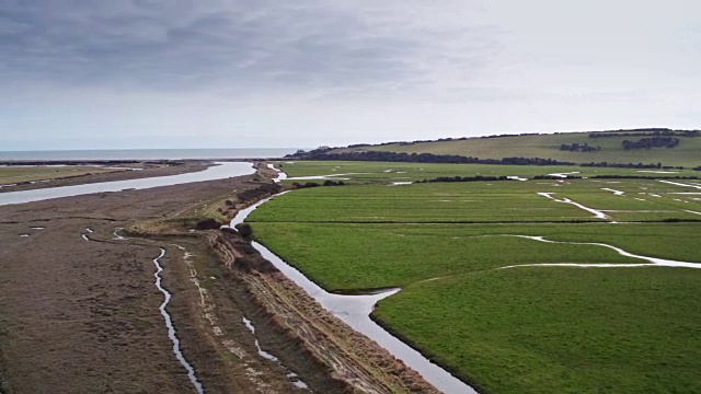 英国Cuckmere Haven - Drone Shot视频素材