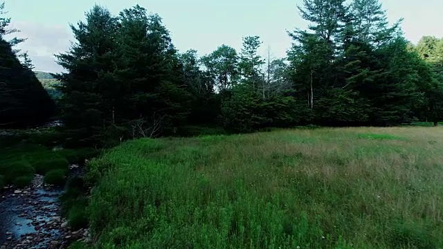 空中卡茨基尔山河流日落夏季视频素材