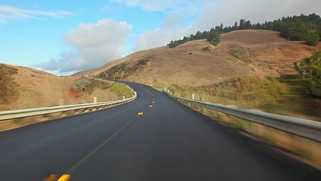 前进:旅行的道路切割山视频素材