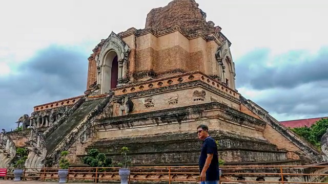 时间流逝:泰国清迈的佛寺。(变焦镜头)视频素材