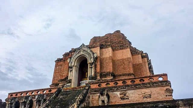 时间流逝:泰国清迈的佛寺。(变焦镜头)视频素材