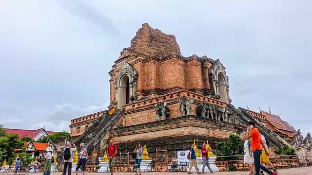 时间流逝:泰国清迈的佛寺。(变焦镜头)视频素材