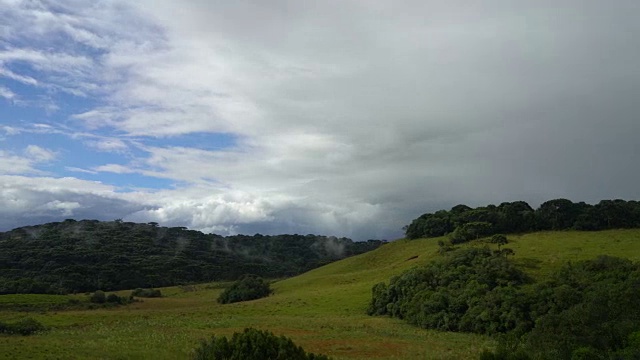 通过巴西南部的太阳之路的公路旅行视频素材