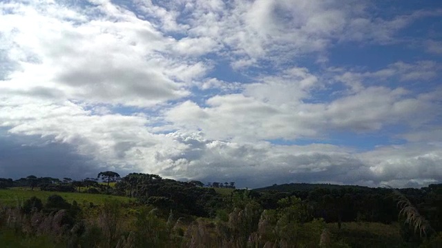 通过巴西南部的太阳之路的公路旅行视频素材