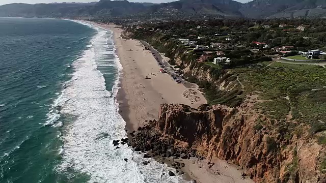 加州海滩的鸟瞰图视频下载