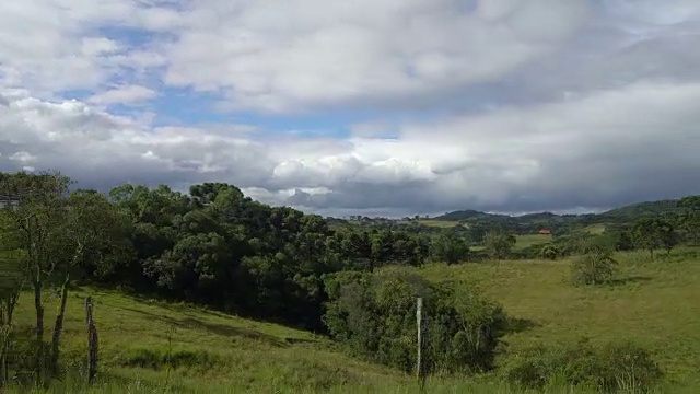 通过巴西南部的太阳之路的公路旅行视频素材