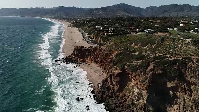 加州海滩的鸟瞰图视频下载