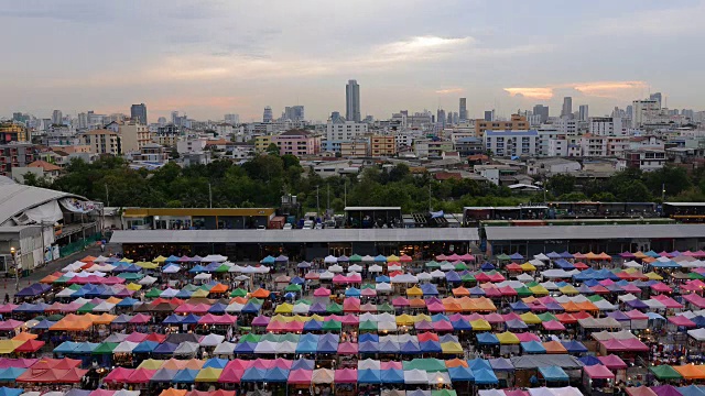 夜市火车二手市场曼谷，泰国视频素材