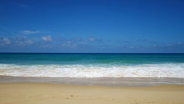 海景的视图。2018年6月12日，泰国普吉岛卡伦海滩视频素材