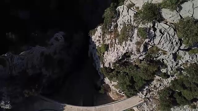 山中有水库，峡谷有壁视频素材