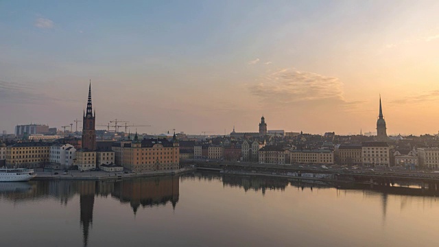 斯德哥尔摩城市天际线时间流逝在Gamla Stan和Slussen，斯德哥尔摩瑞典4K时间流逝视频素材